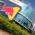 �yUK�zRed Bull Racing F1 Team Factory Milton Keynes �~���g���E�L�[���Y ���b�h�u���E���[�V���O�EF1�`�[�� �t�@�N�g���[